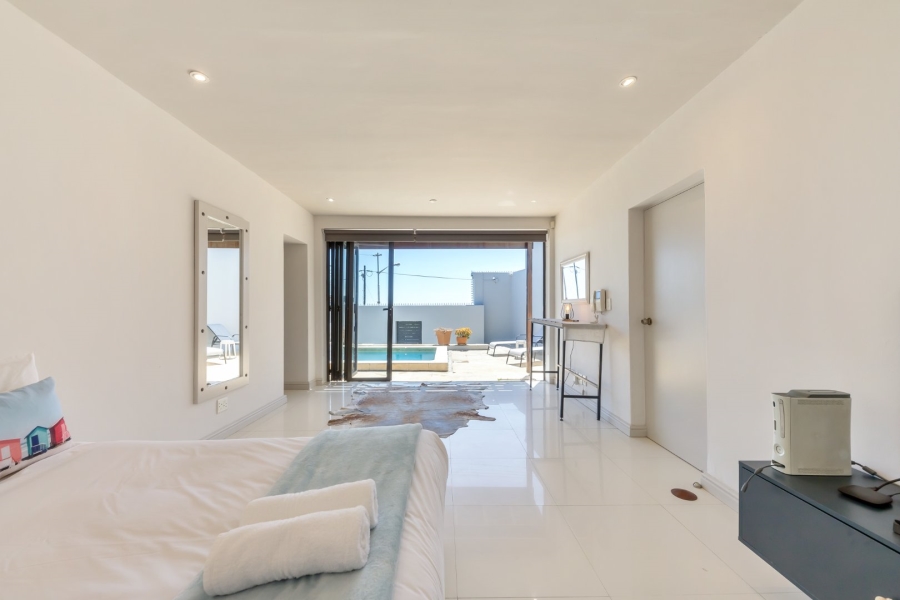 4 Bedroom Property for Sale in Green Point Western Cape